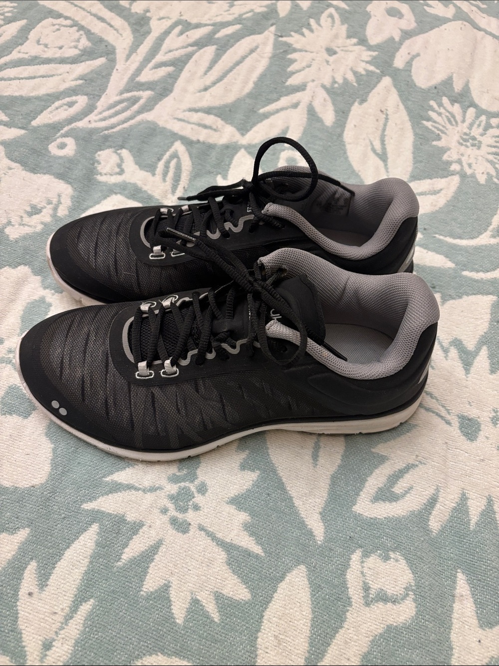 Women’s Ryka athletic shoes black size 8